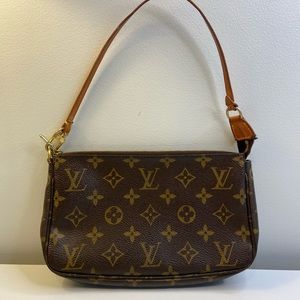 Excellent used condition Louis Vuitton shoulder bag.